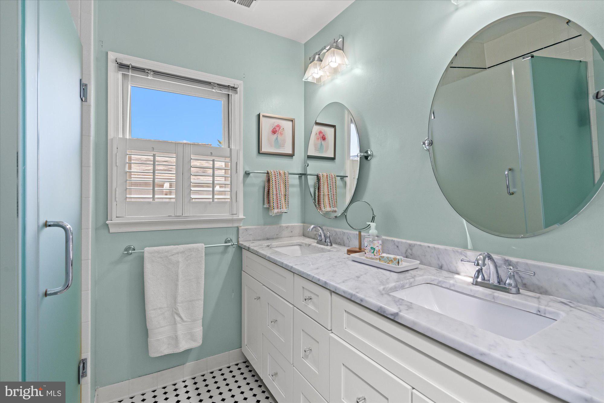 OVER LEE KNOLLS - Residential