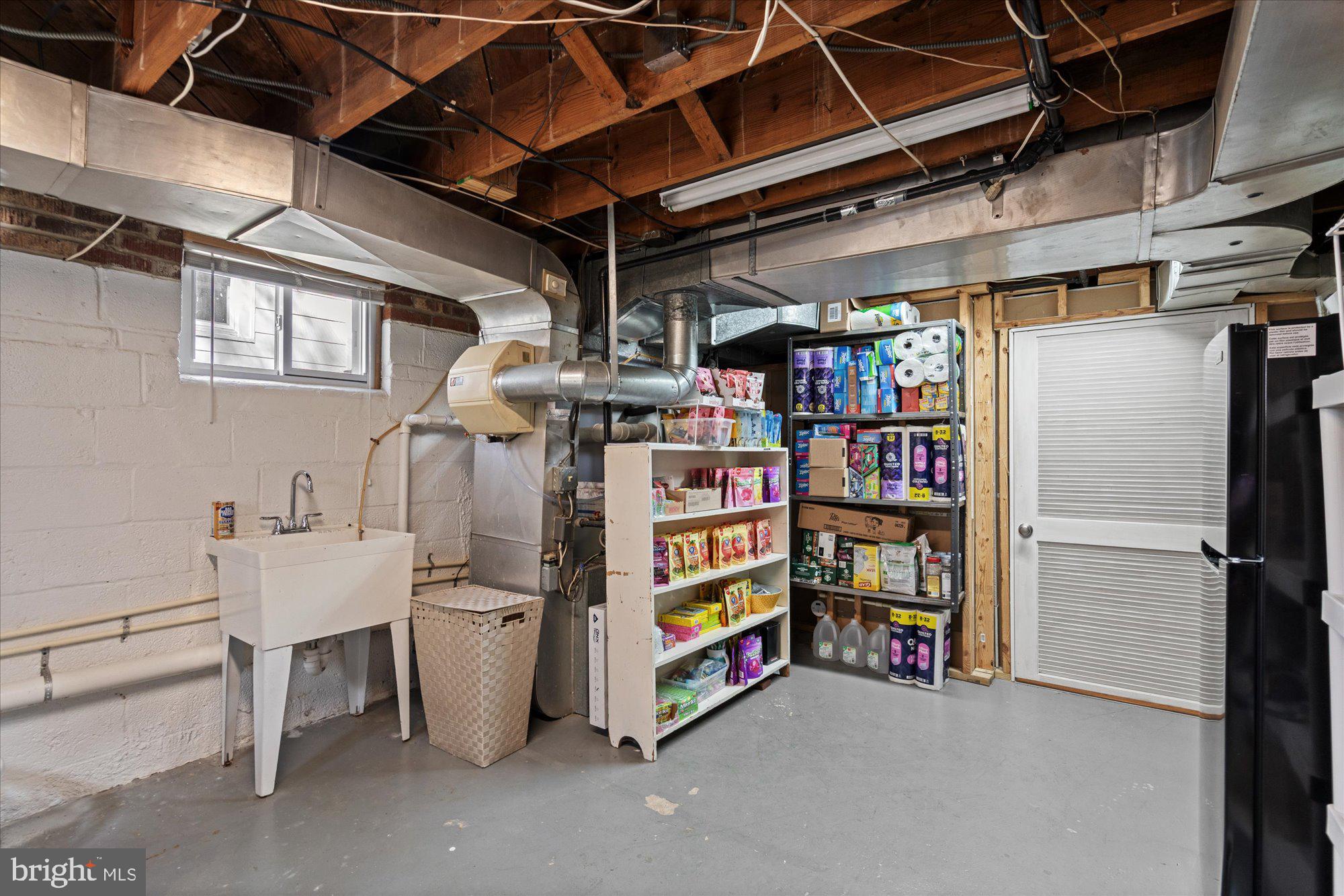 OVER LEE KNOLLS - Residential