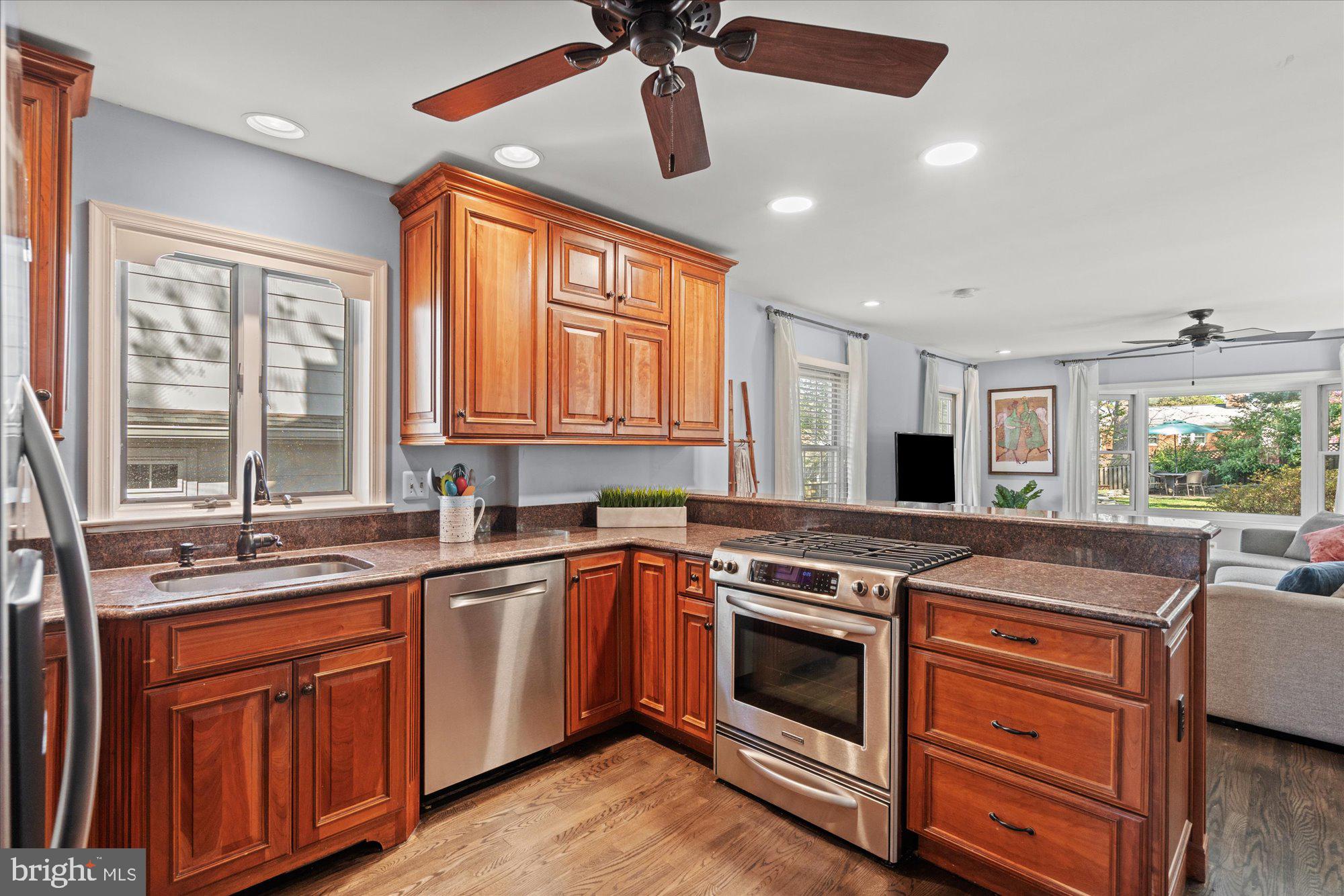 OVER LEE KNOLLS - Residential