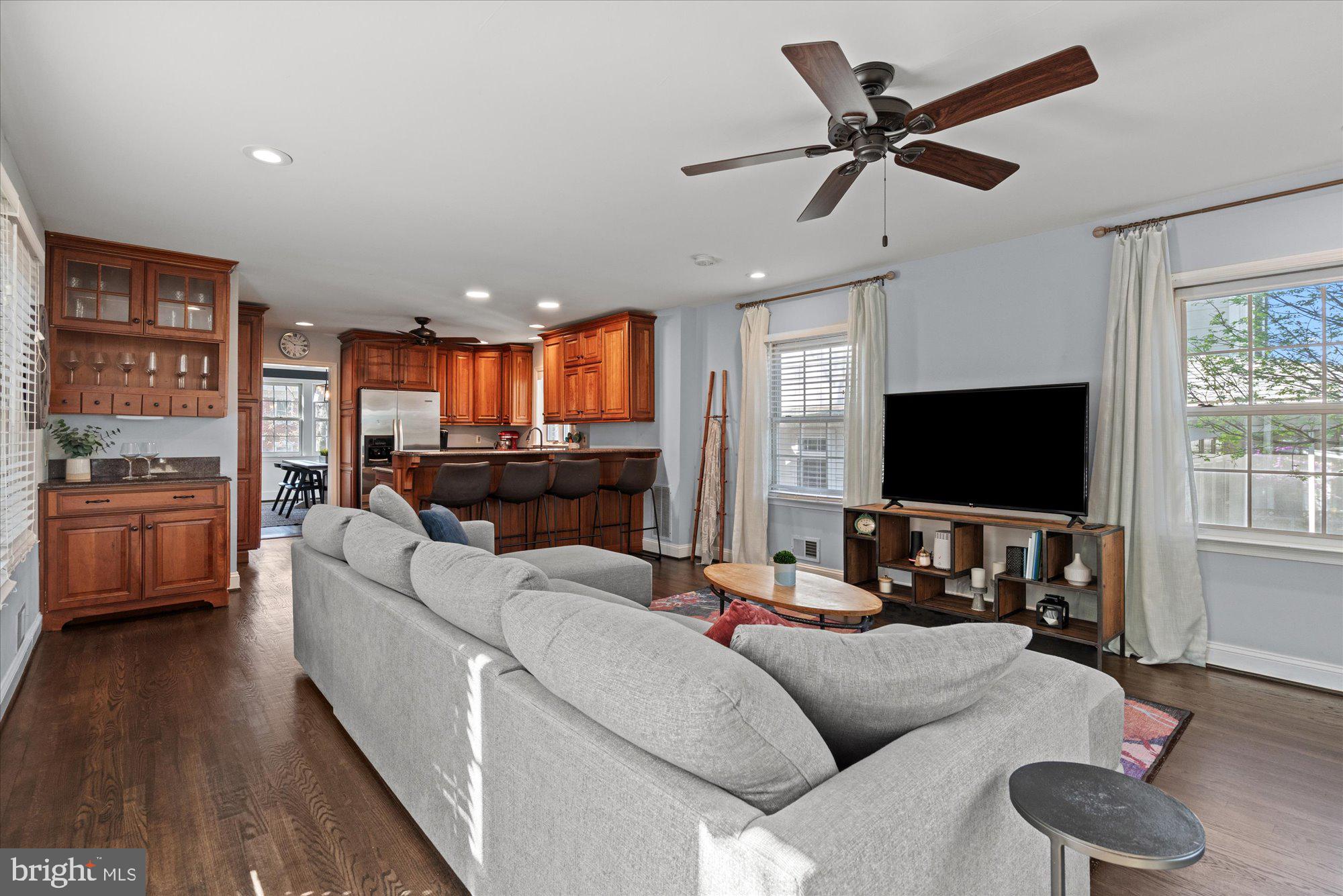 OVER LEE KNOLLS - Residential