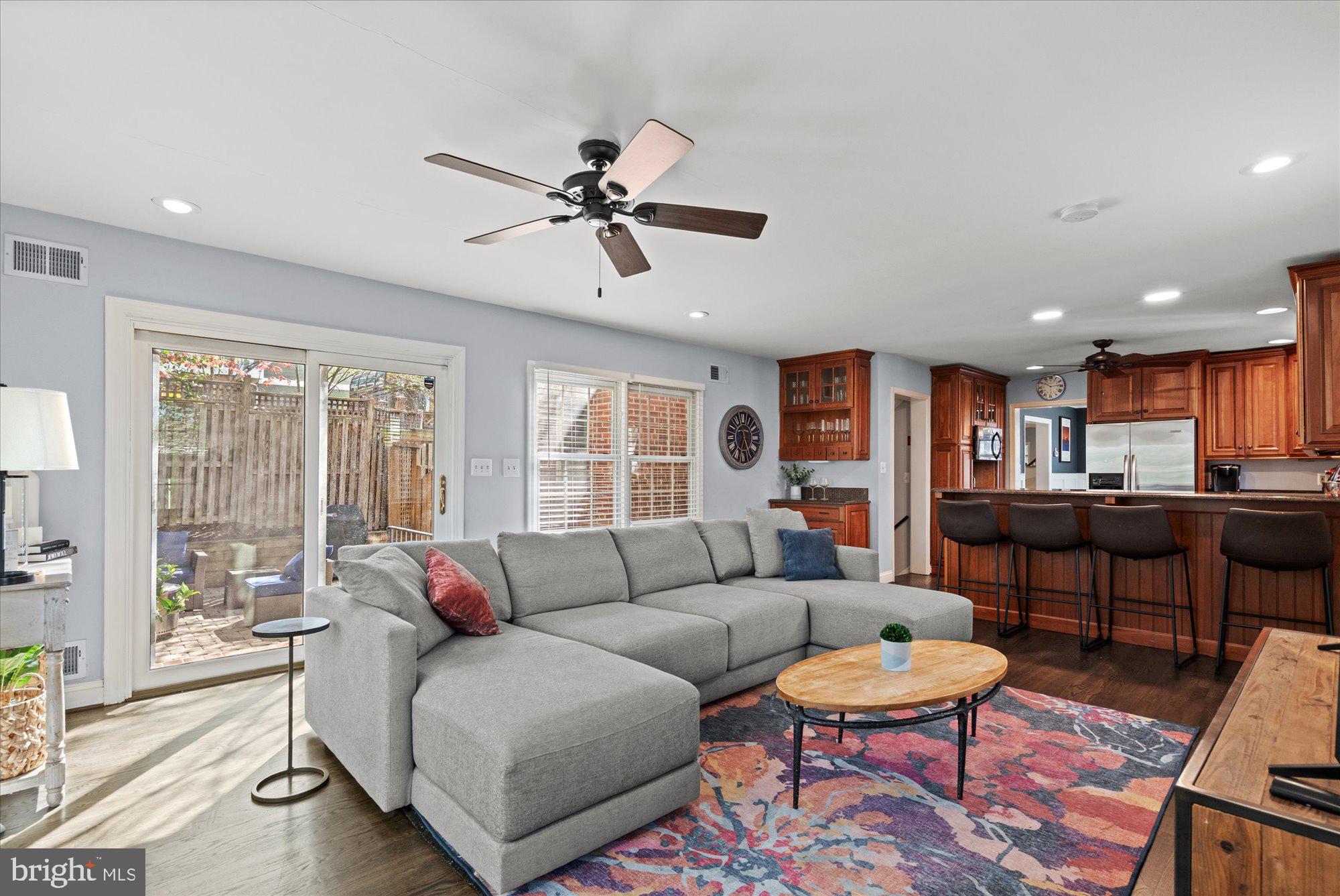 OVER LEE KNOLLS - Residential