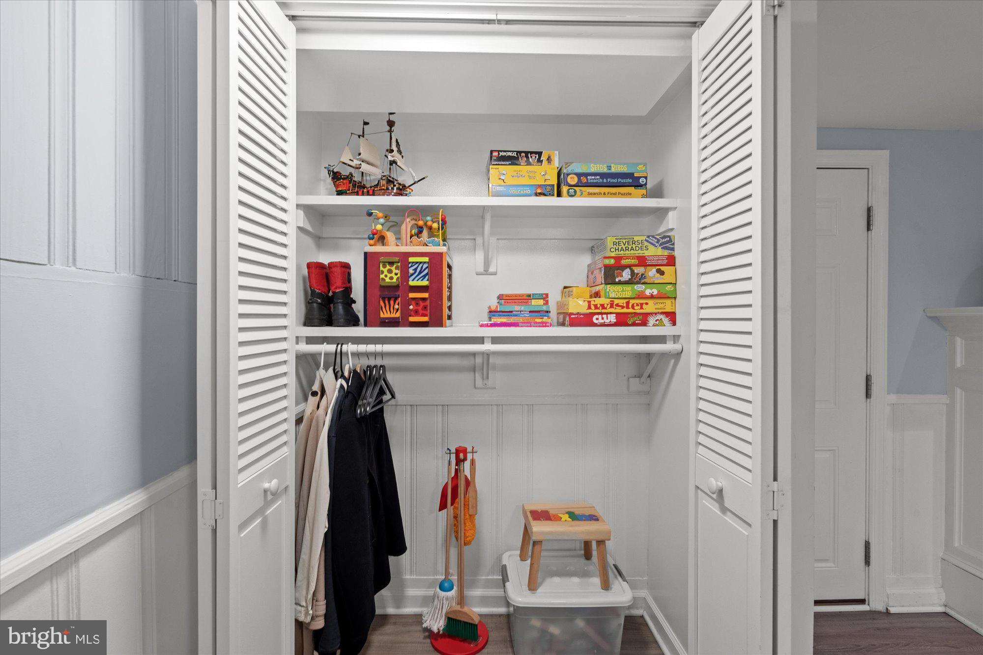 OVER LEE KNOLLS - Residential