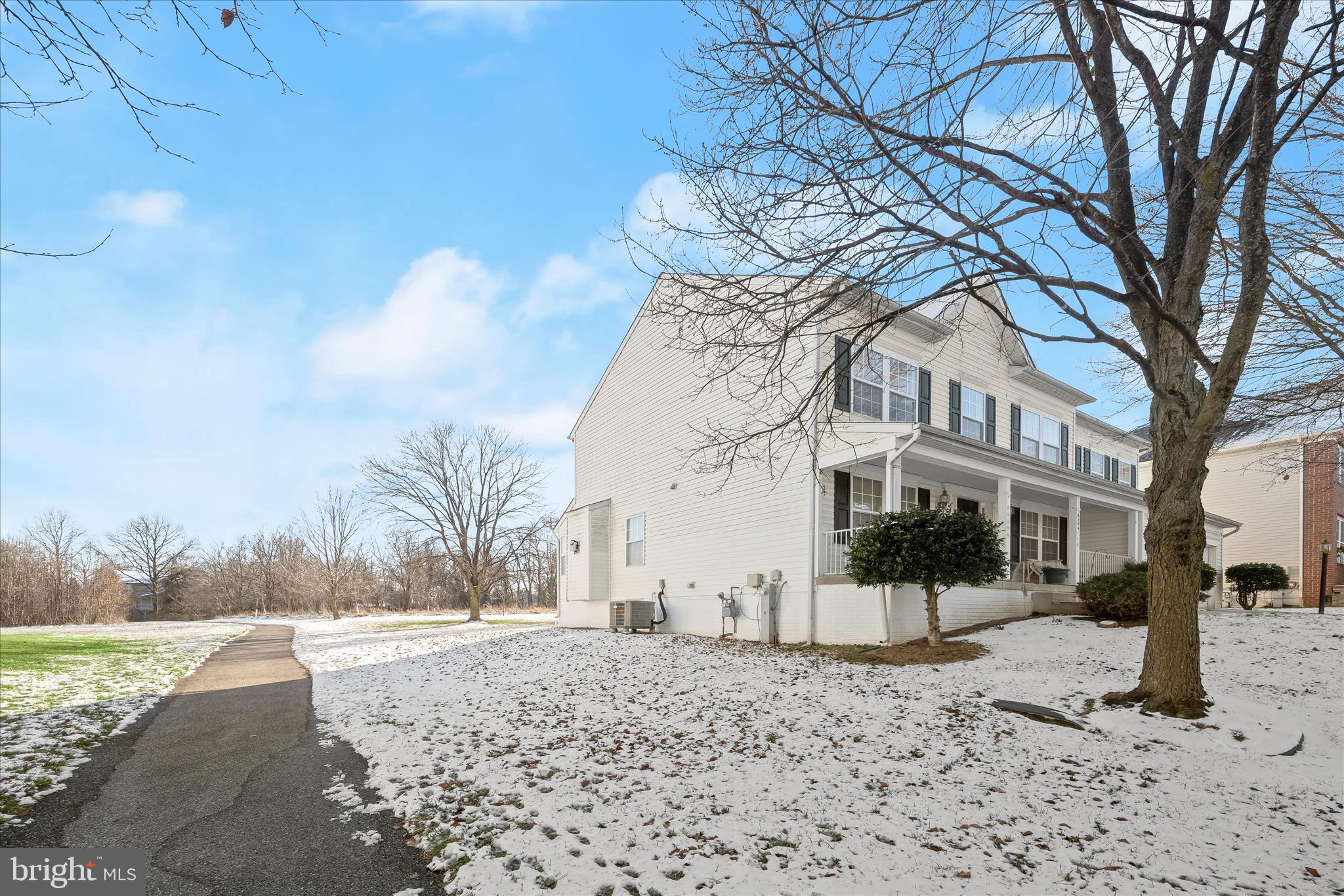 VILLAGE OF LONG REACH - Residential