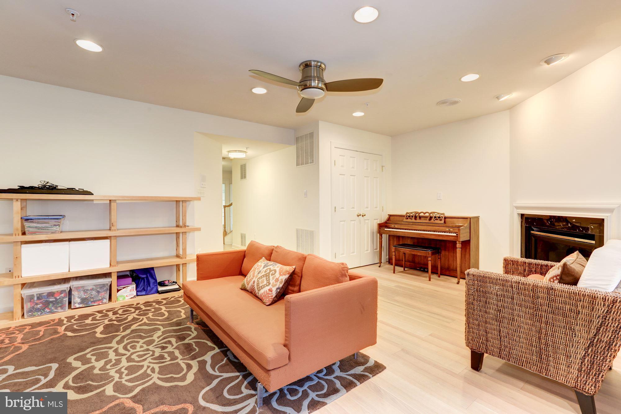 LAKELANDS - Residential Lease