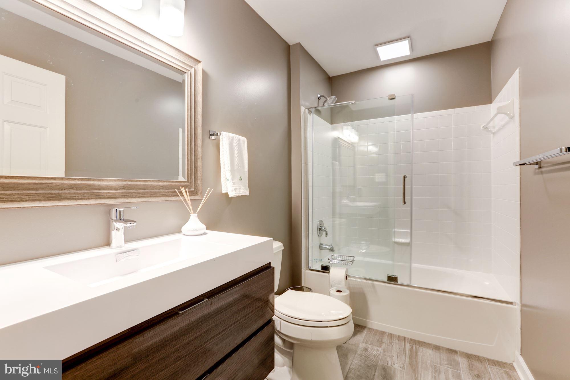 LAKELANDS - Residential Lease