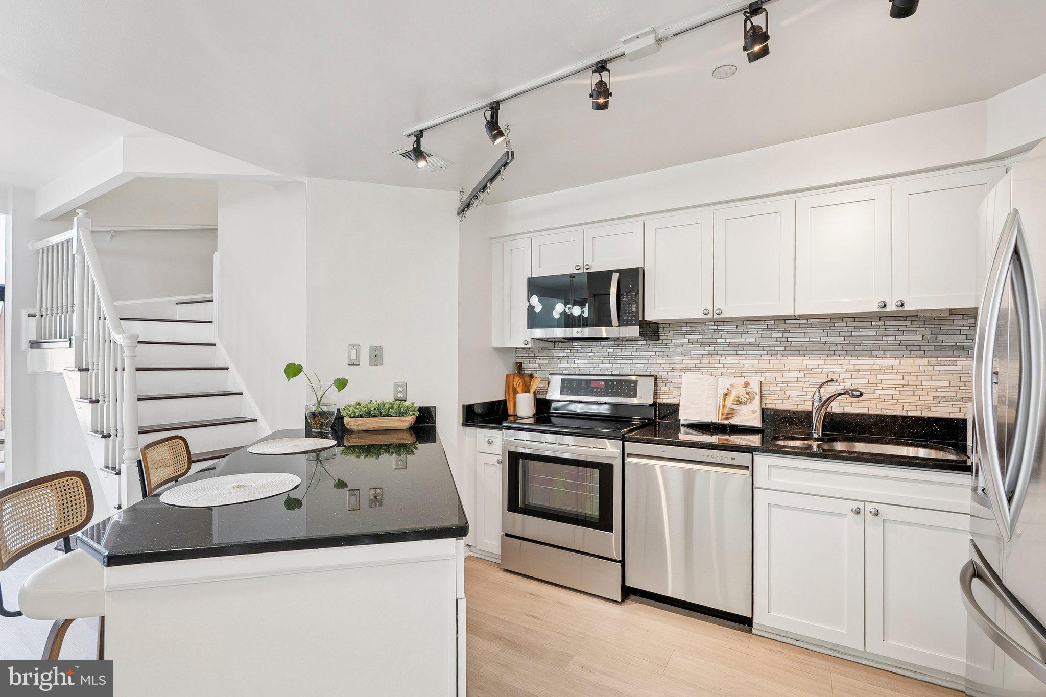 1301 N COURTHOUSE ROAD 1812