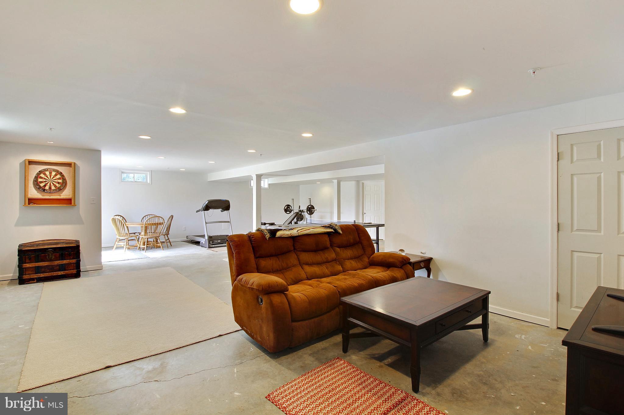 ROYAL OAKS - Residential