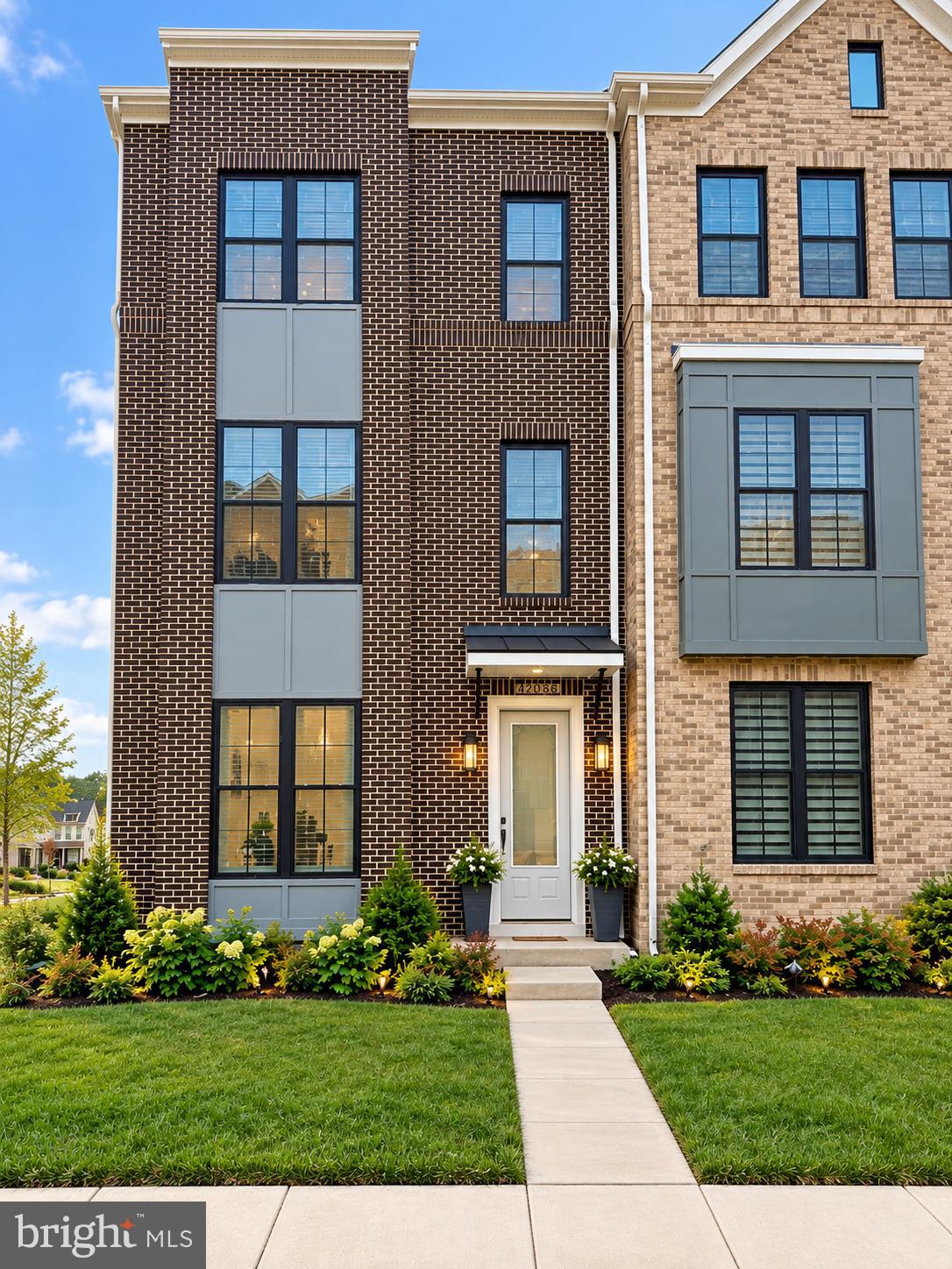 42086 PICASSO SQUARE