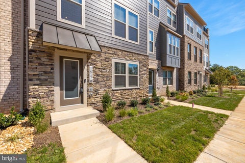 Townhouse For Rent - 14170 Slate Street<br/> WOODBRIDGE, VA 22193