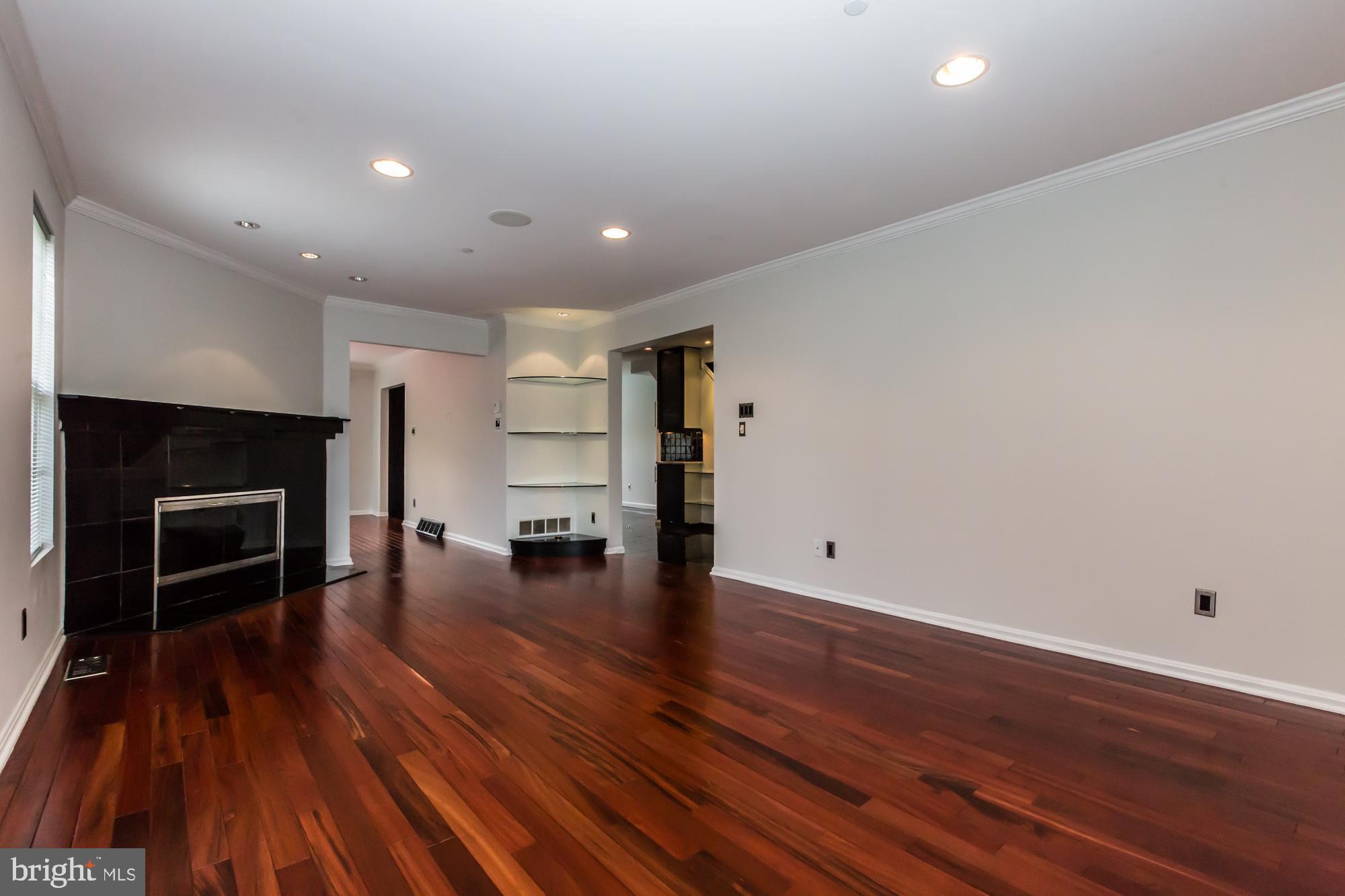 331 BRISTOL CIRCLE