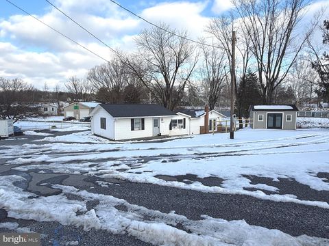 1697 MIDDLEWAY PIKE BUNKER HILL WV 25413