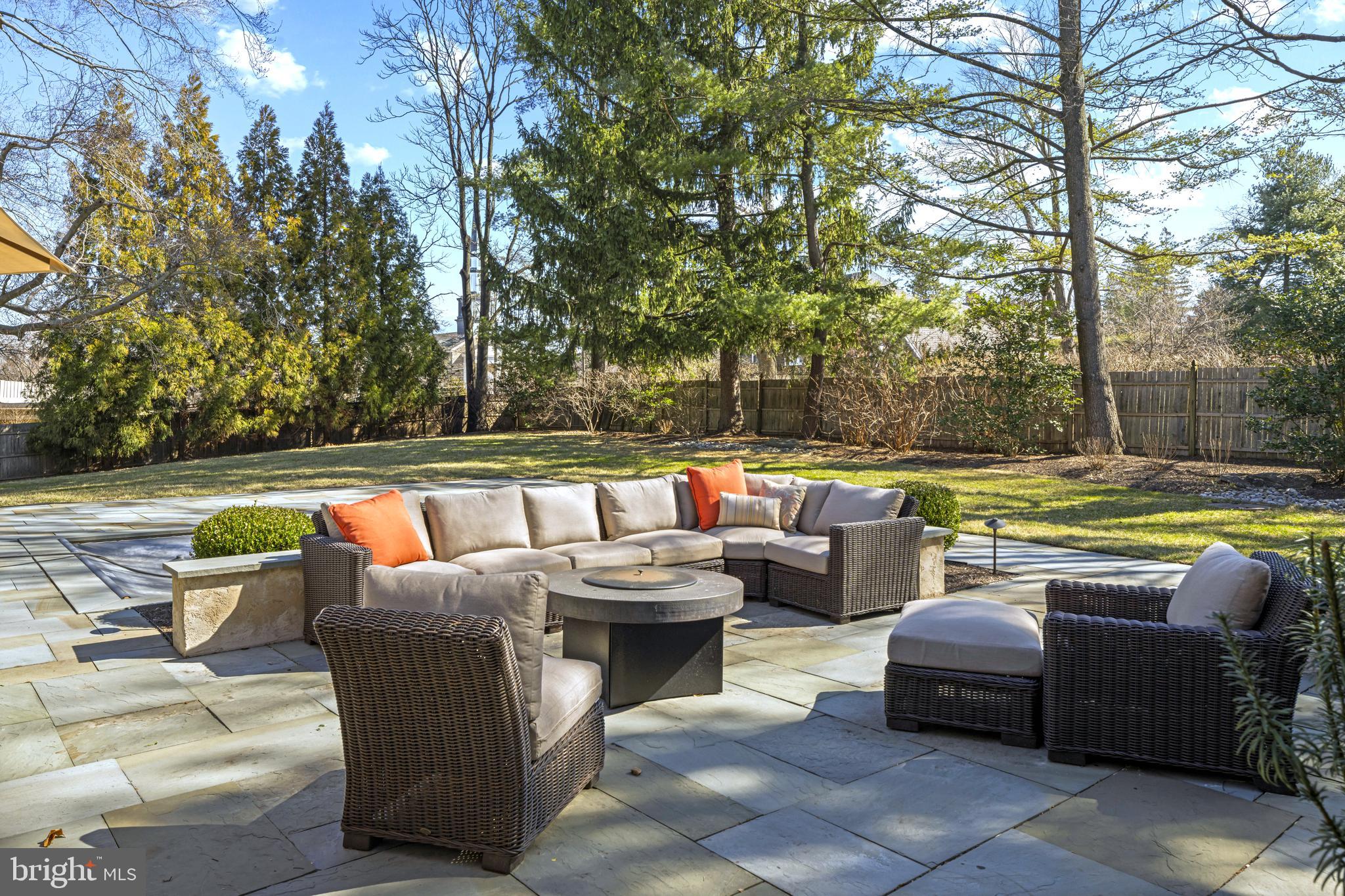 CHESTNUT HILL - Residential