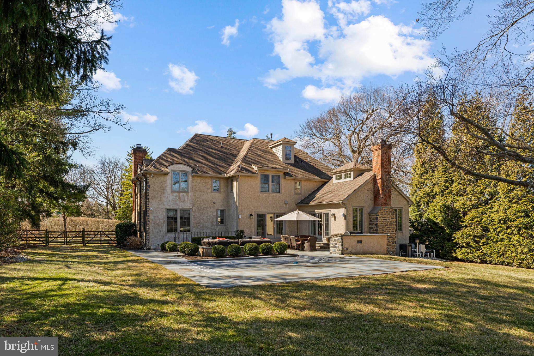 CHESTNUT HILL - Residential