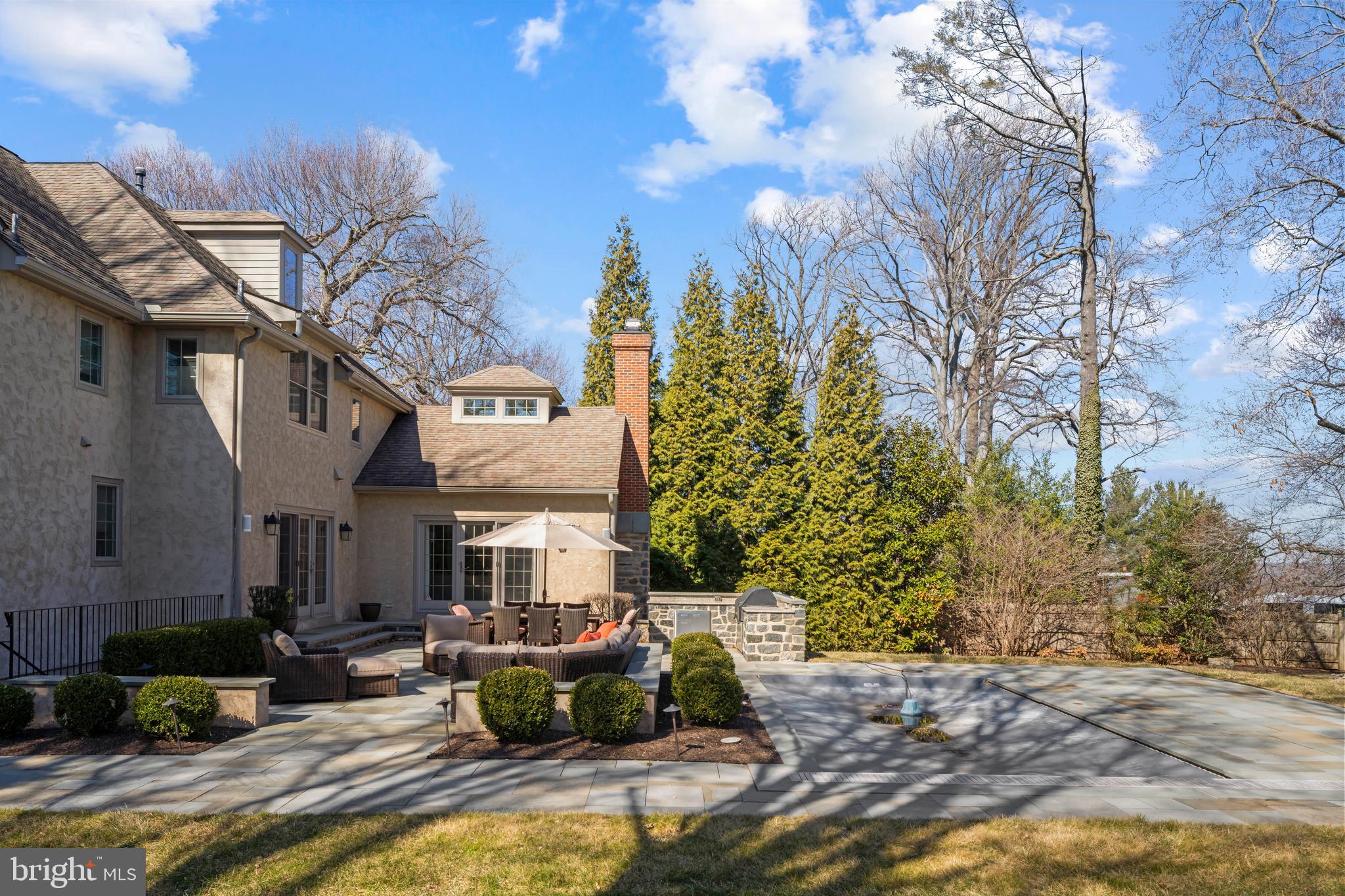 CHESTNUT HILL - Residential