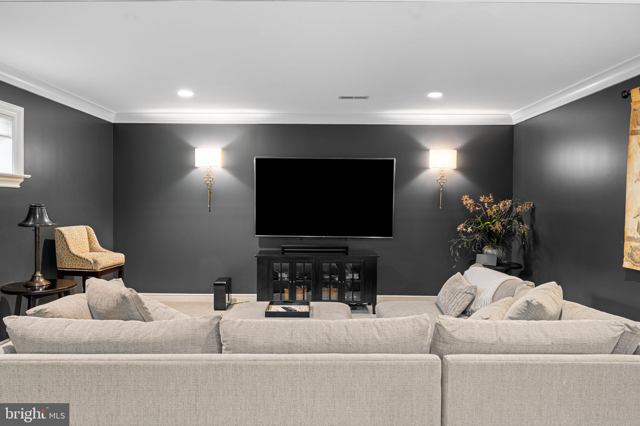 CHESTNUT HILL - Residential