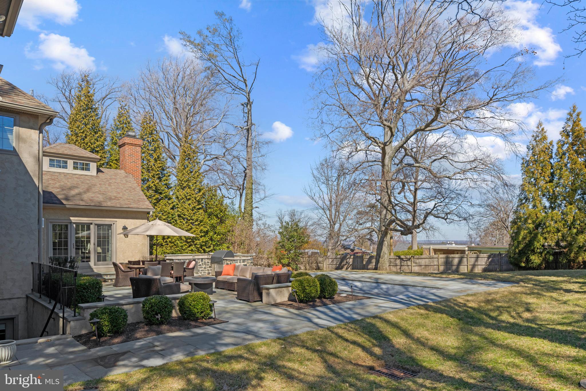 CHESTNUT HILL - Residential