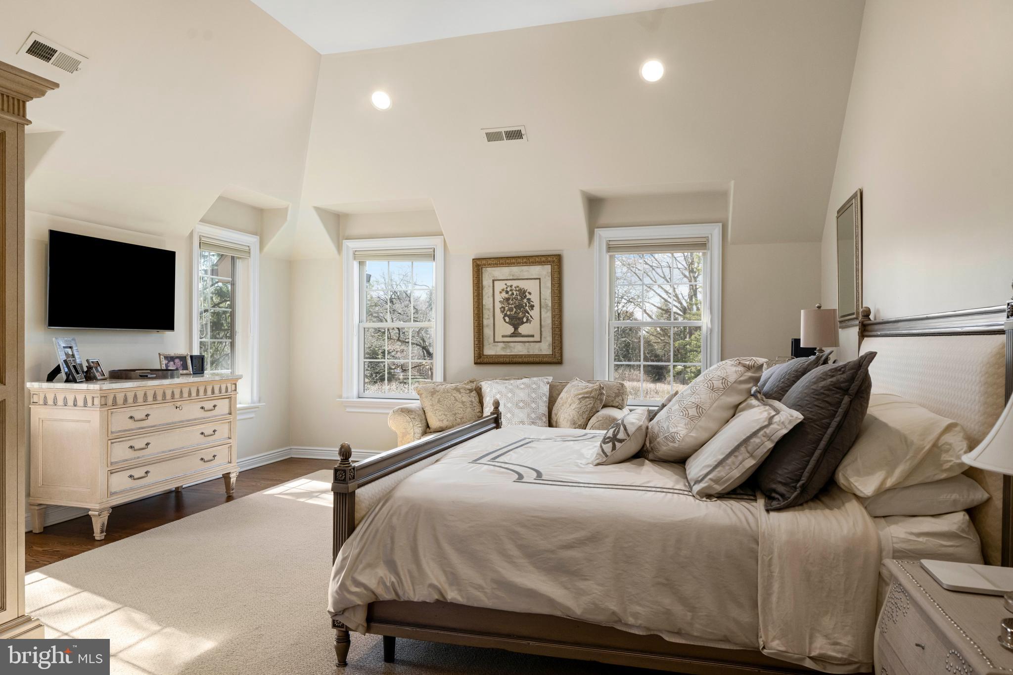 CHESTNUT HILL - Residential