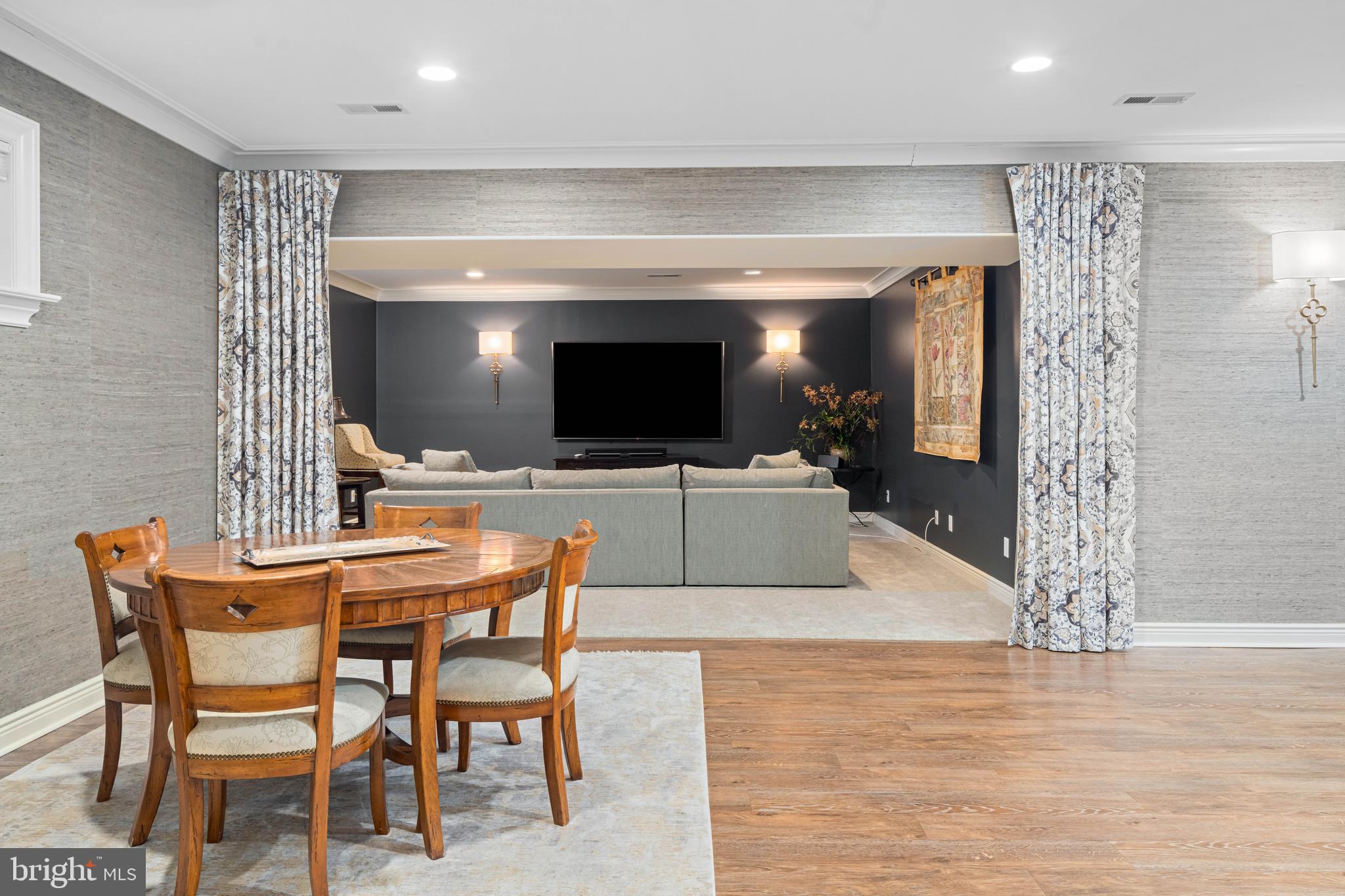 CHESTNUT HILL - Residential