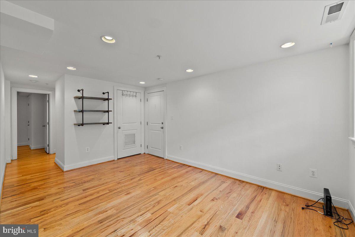 739 NEWTON PLACE NW T1