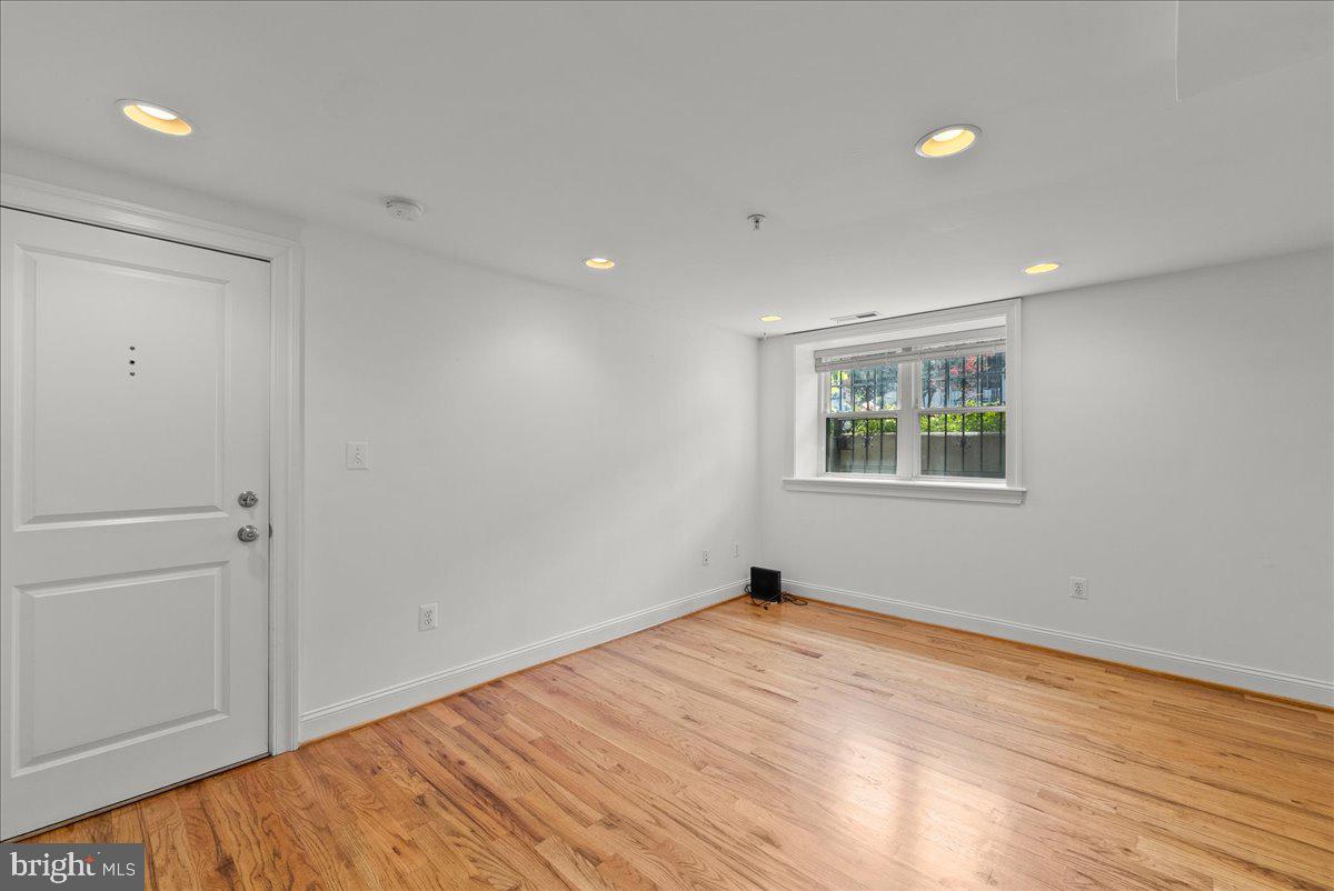 739 NEWTON PLACE NW T1