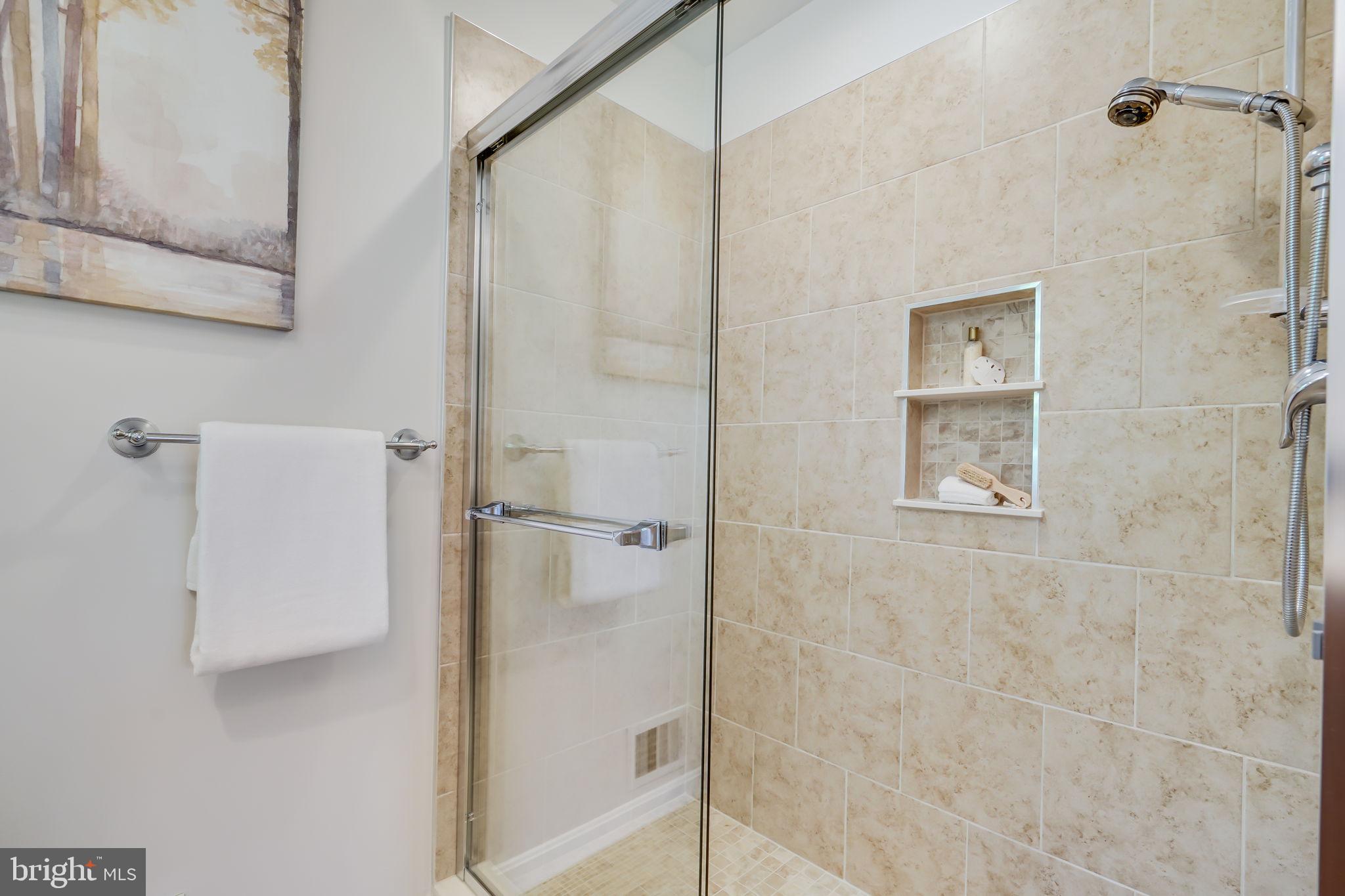 IDYLWOOD KNOLL - Residential