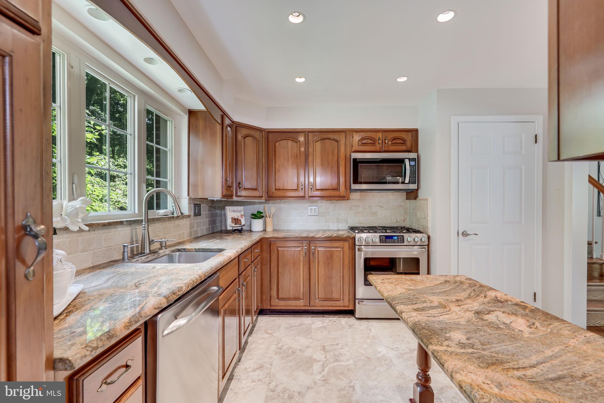 IDYLWOOD KNOLL - Residential