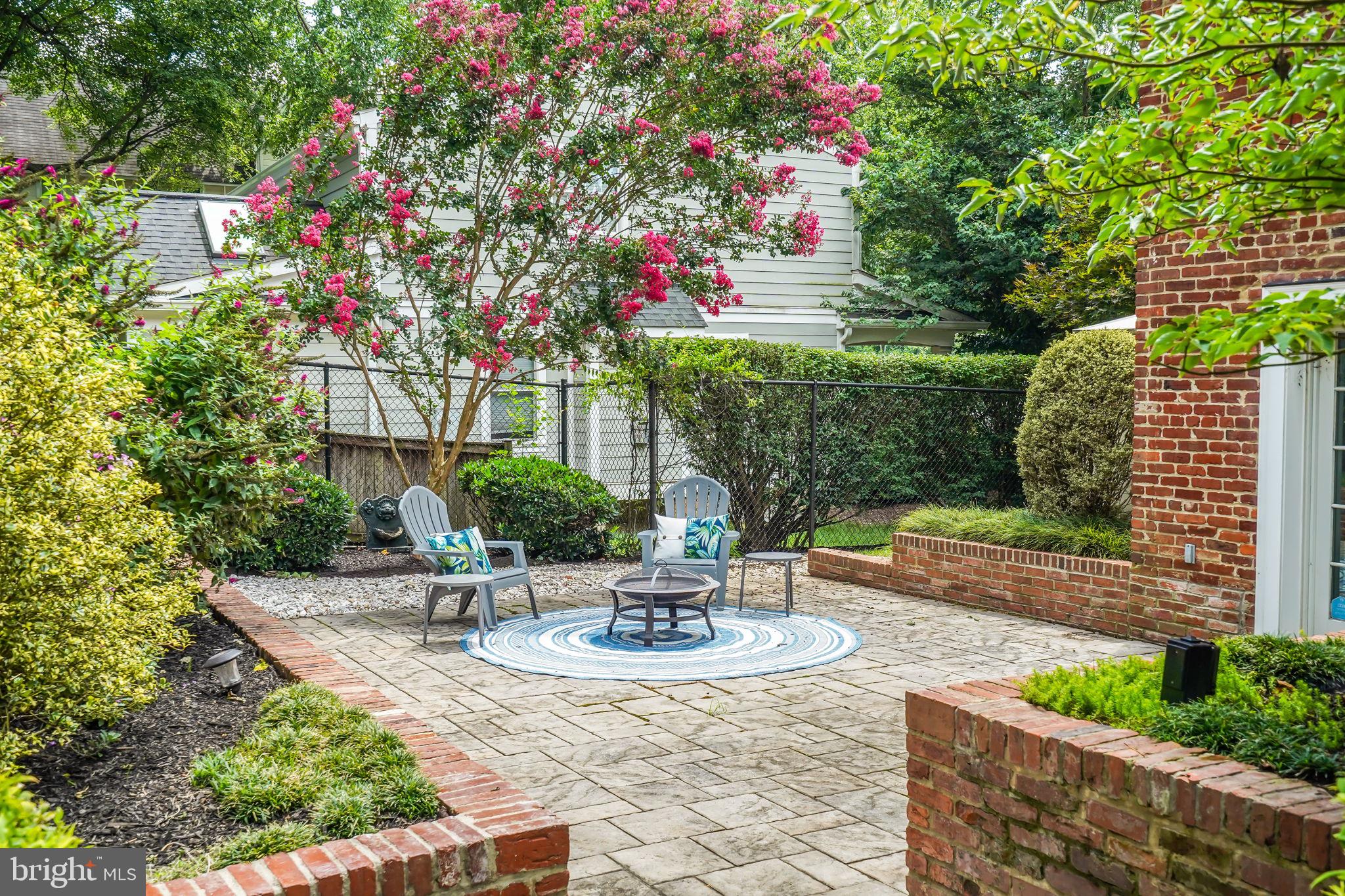 IDYLWOOD KNOLL - Residential