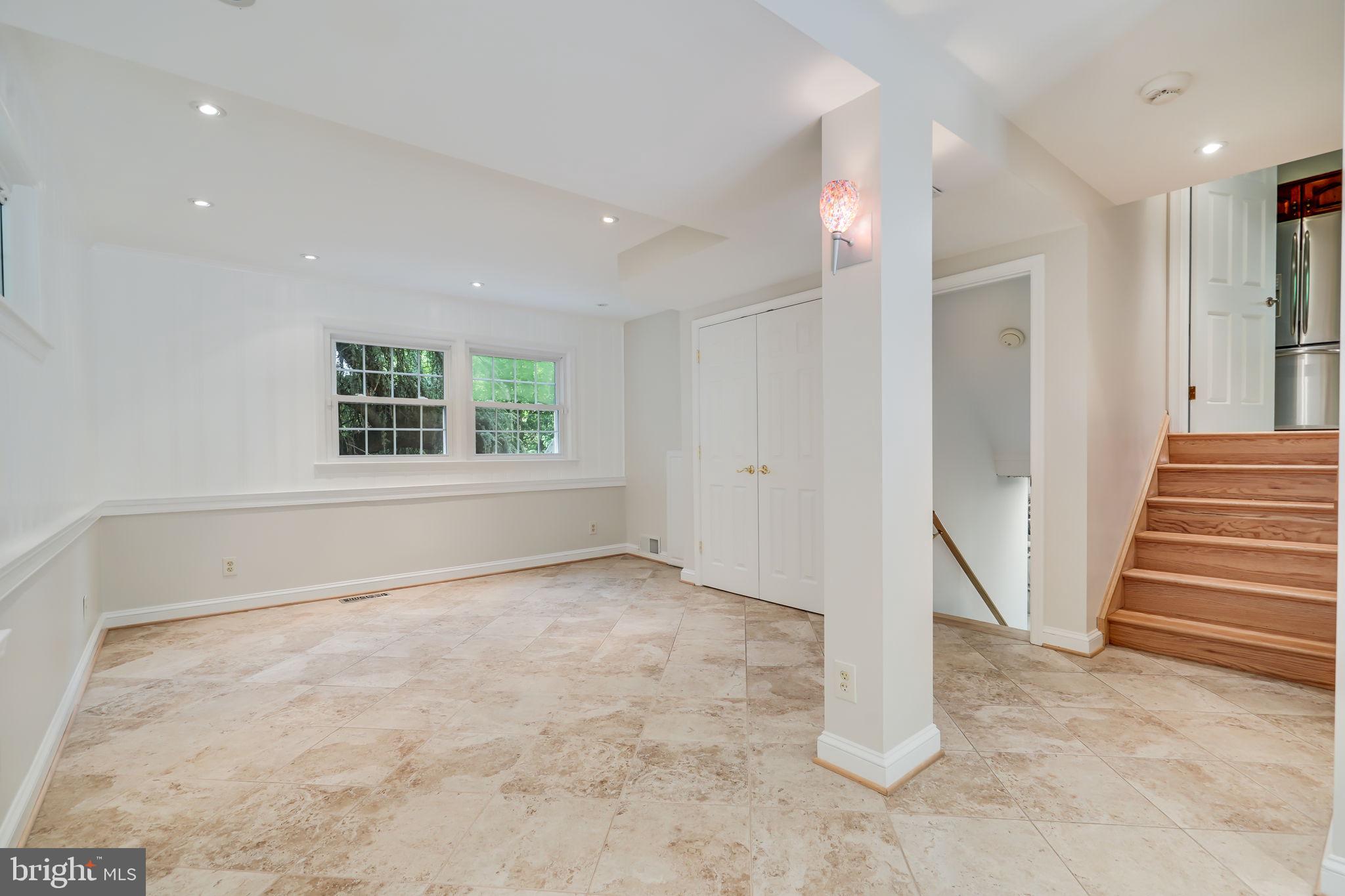 IDYLWOOD KNOLL - Residential