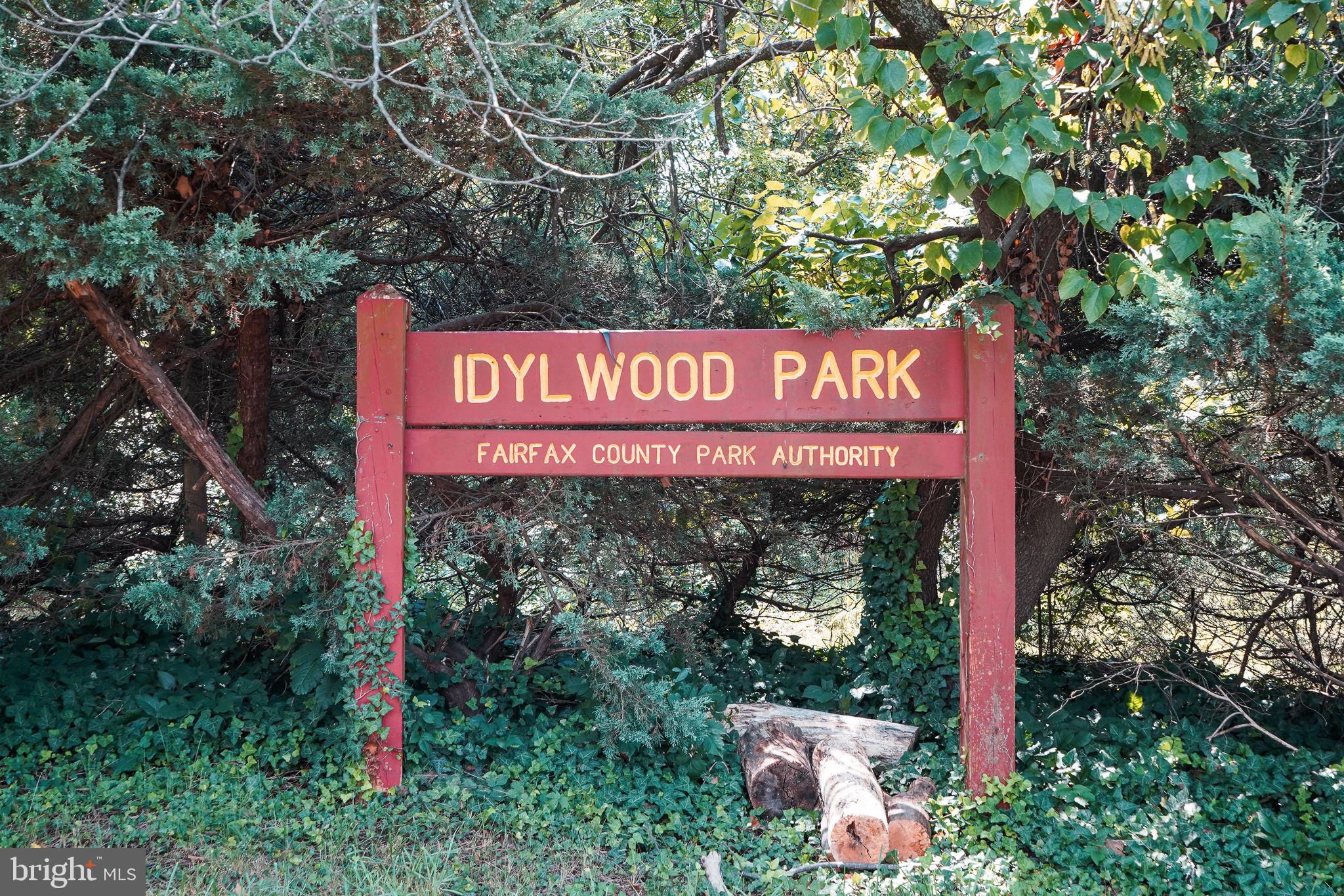 IDYLWOOD KNOLL - Residential