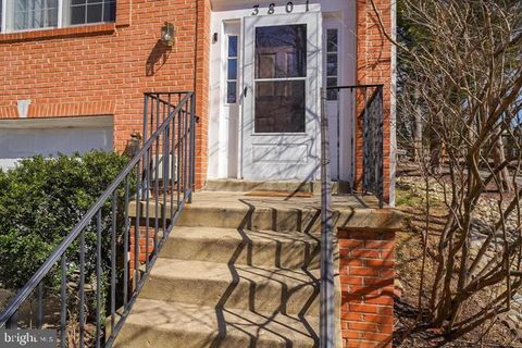 Townhouse For Sale - 3801 Berleigh Hill Court<br/> BURTONSVILLE, MD 20866