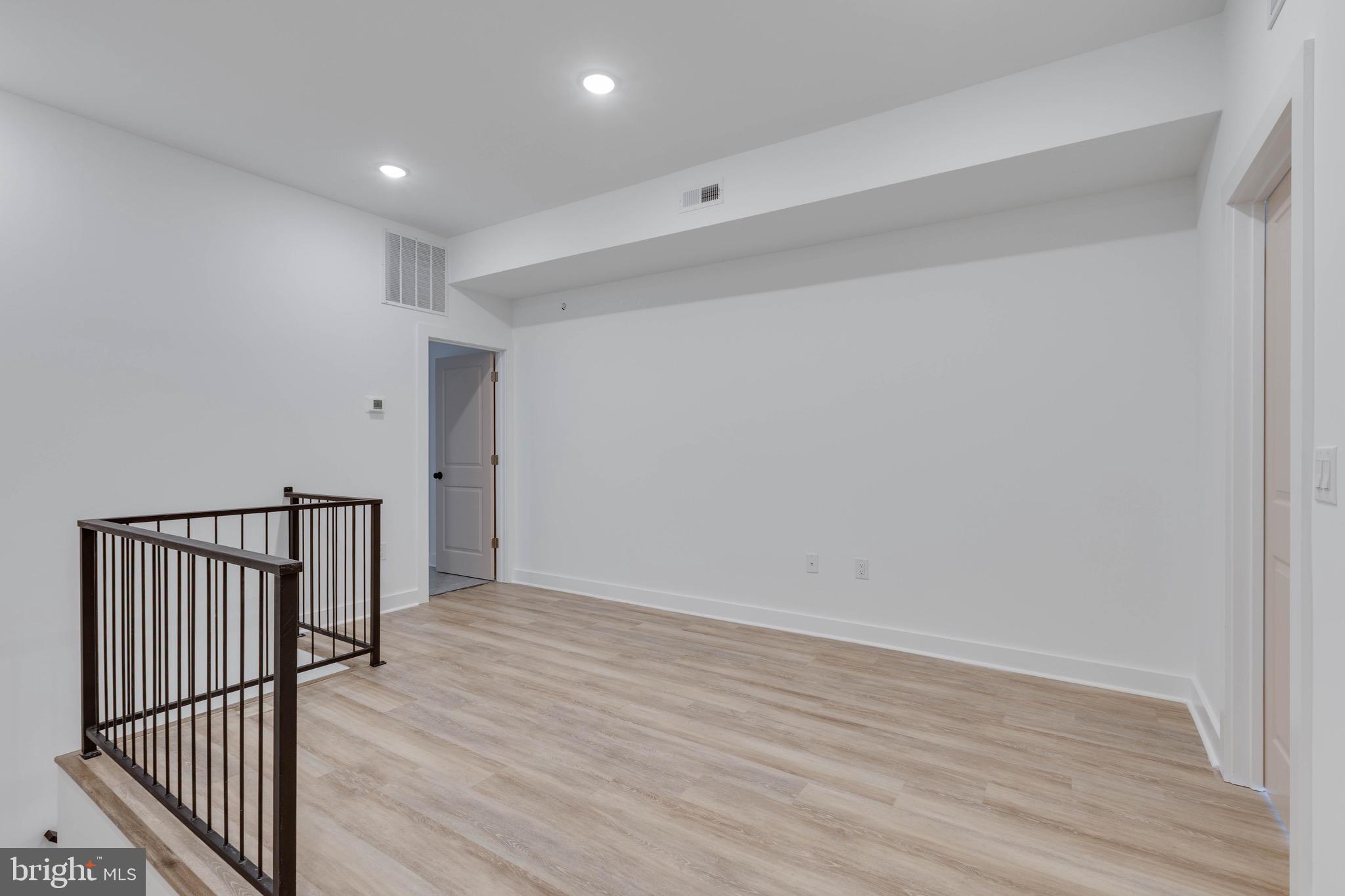 MANTUA - Residential Lease