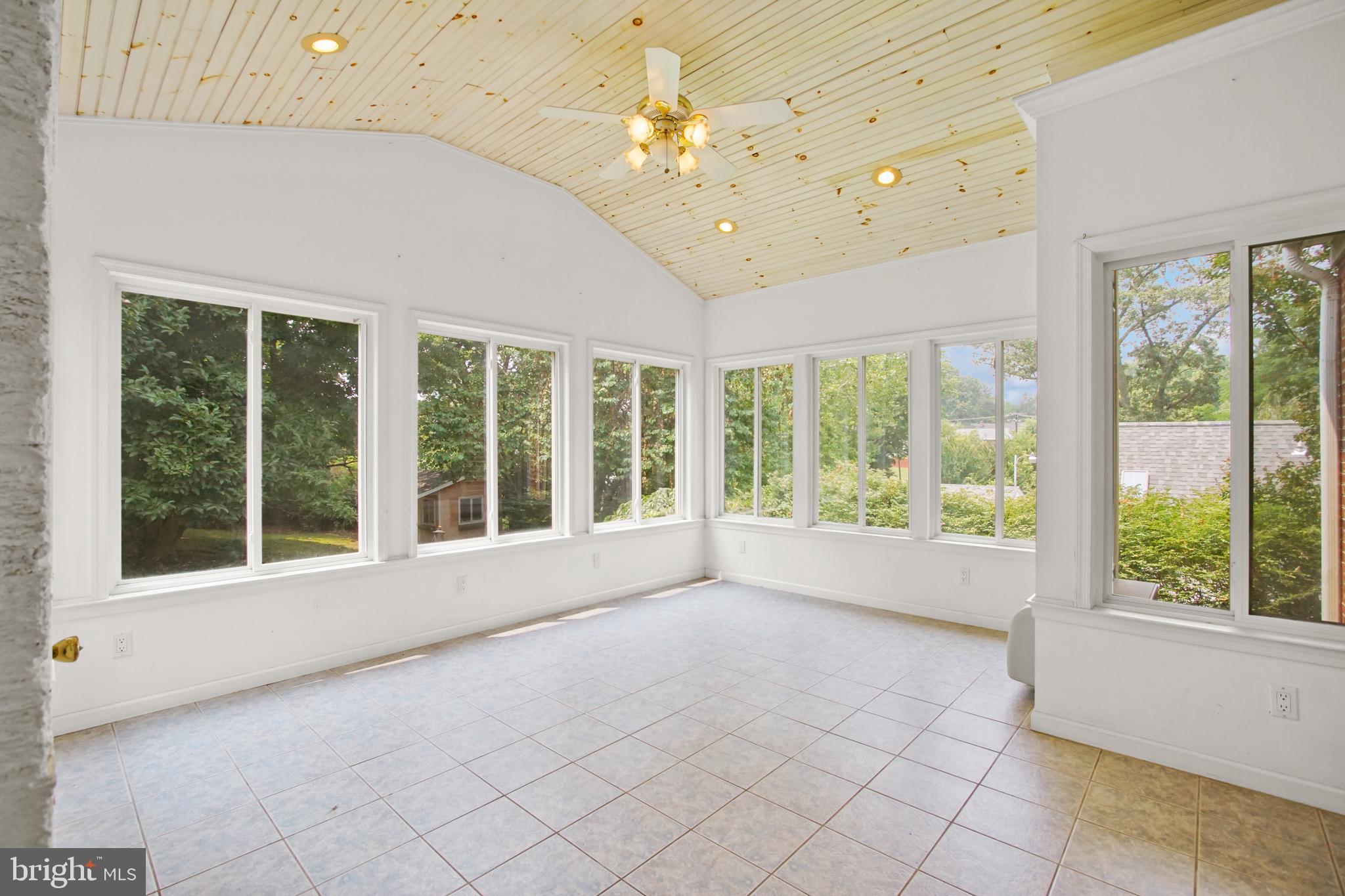 SOMERSET COURT LA PLATA - Residential