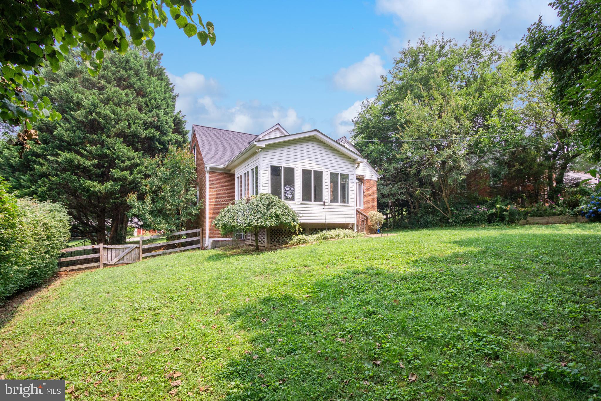 SOMERSET COURT LA PLATA - Residential