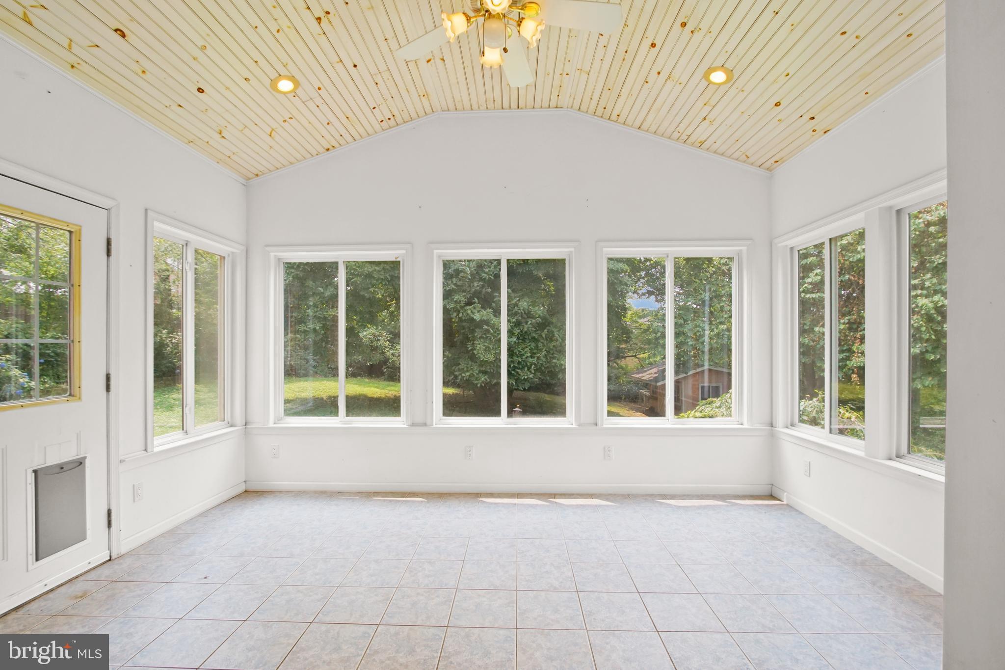 SOMERSET COURT LA PLATA - Residential