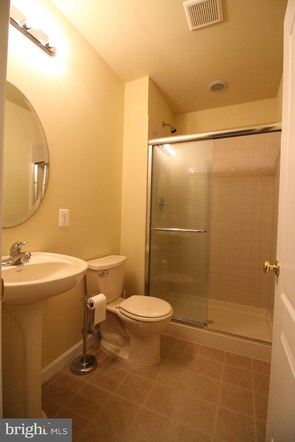 BELMONT COUNTRY CLUB - Residential Lease