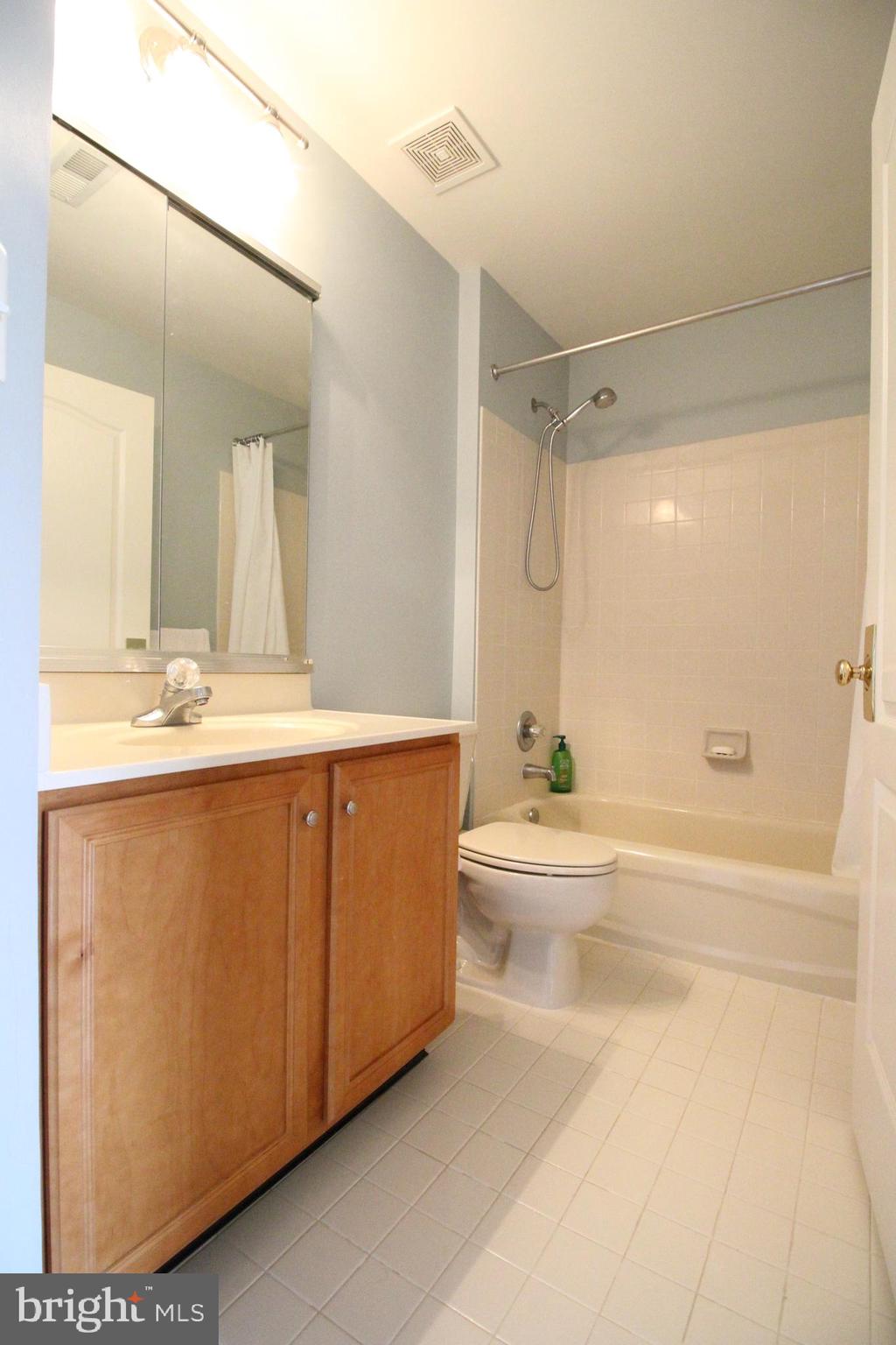 BELMONT COUNTRY CLUB - Residential Lease