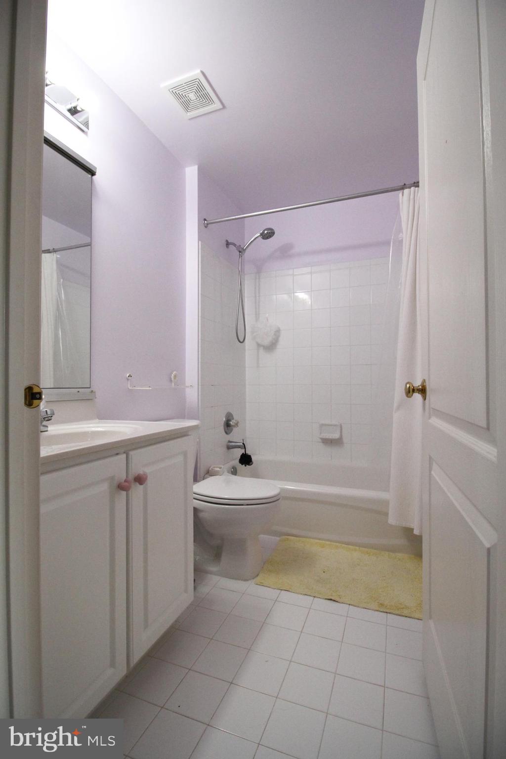 BELMONT COUNTRY CLUB - Residential Lease