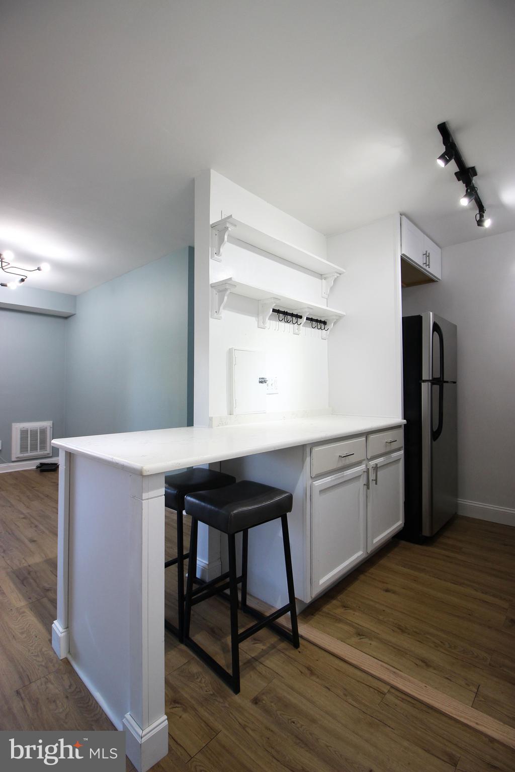 1931 N CLEVELAND STREET 302