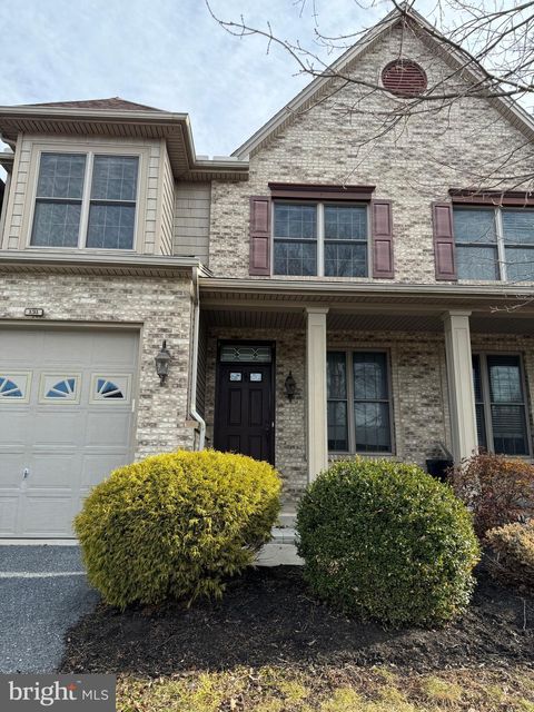Townhouse For Sale - 131 Scully Place<br/> LEWISBERRY, PA 17339