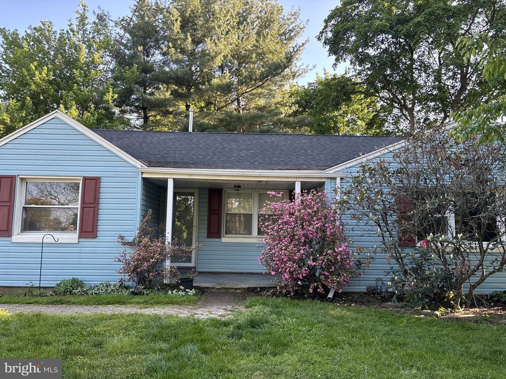 Photo of 330 Cedar Lane, MOUNT JOY TWP, PA 17552 (MLS # PALA2087952)
