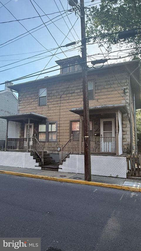 Photo of 226 N Spring Street, MARTINSBURG, WV 25401 (MLS # WVBE2051560)
