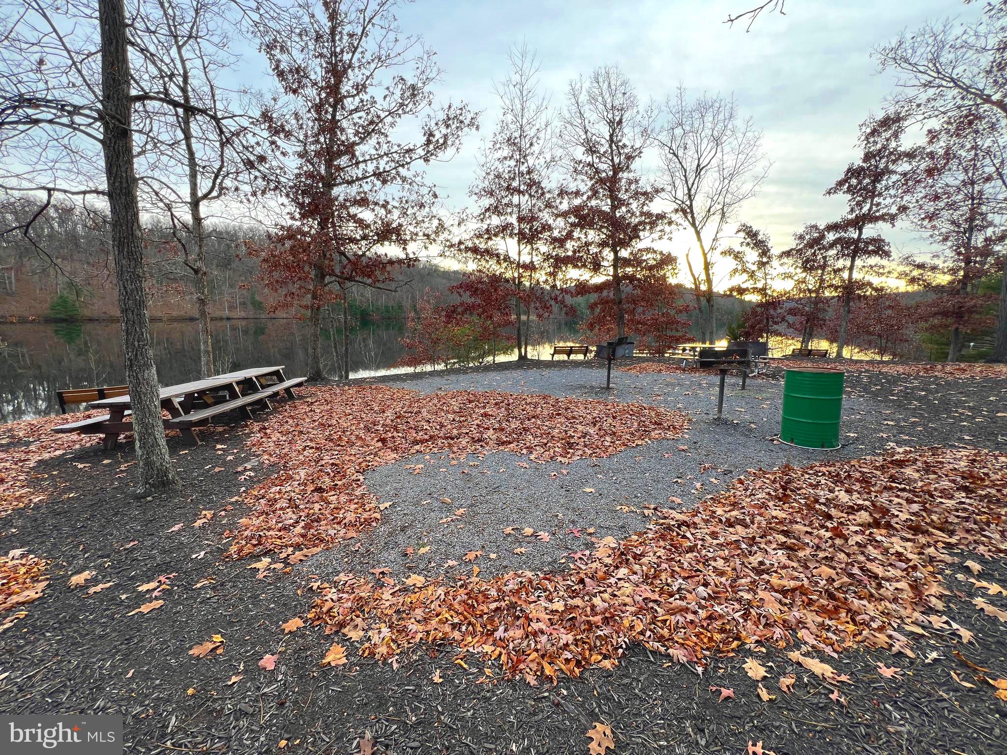 LAKE HOLIDAY ESTATES - Residential