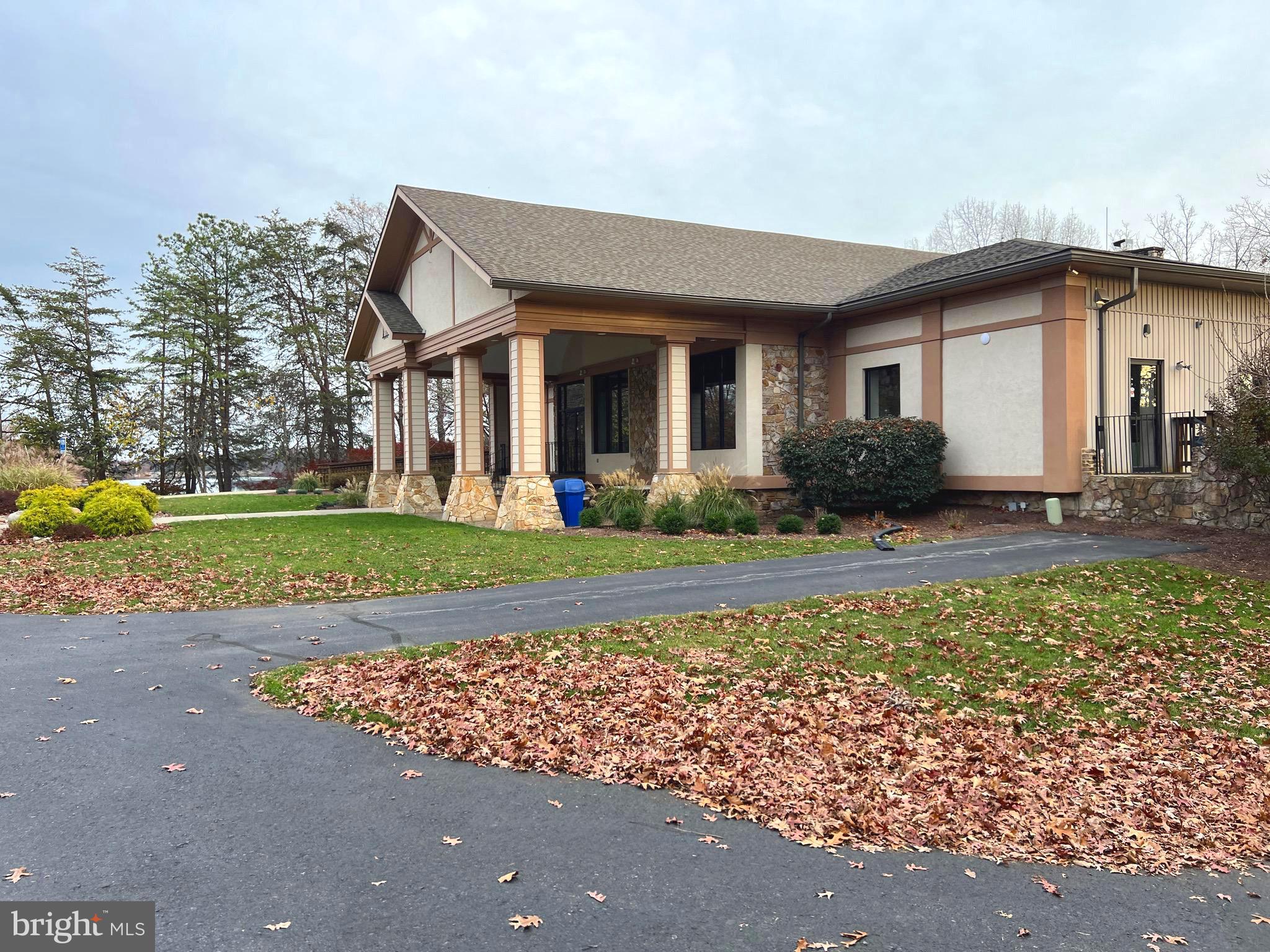 LAKE HOLIDAY ESTATES - Residential