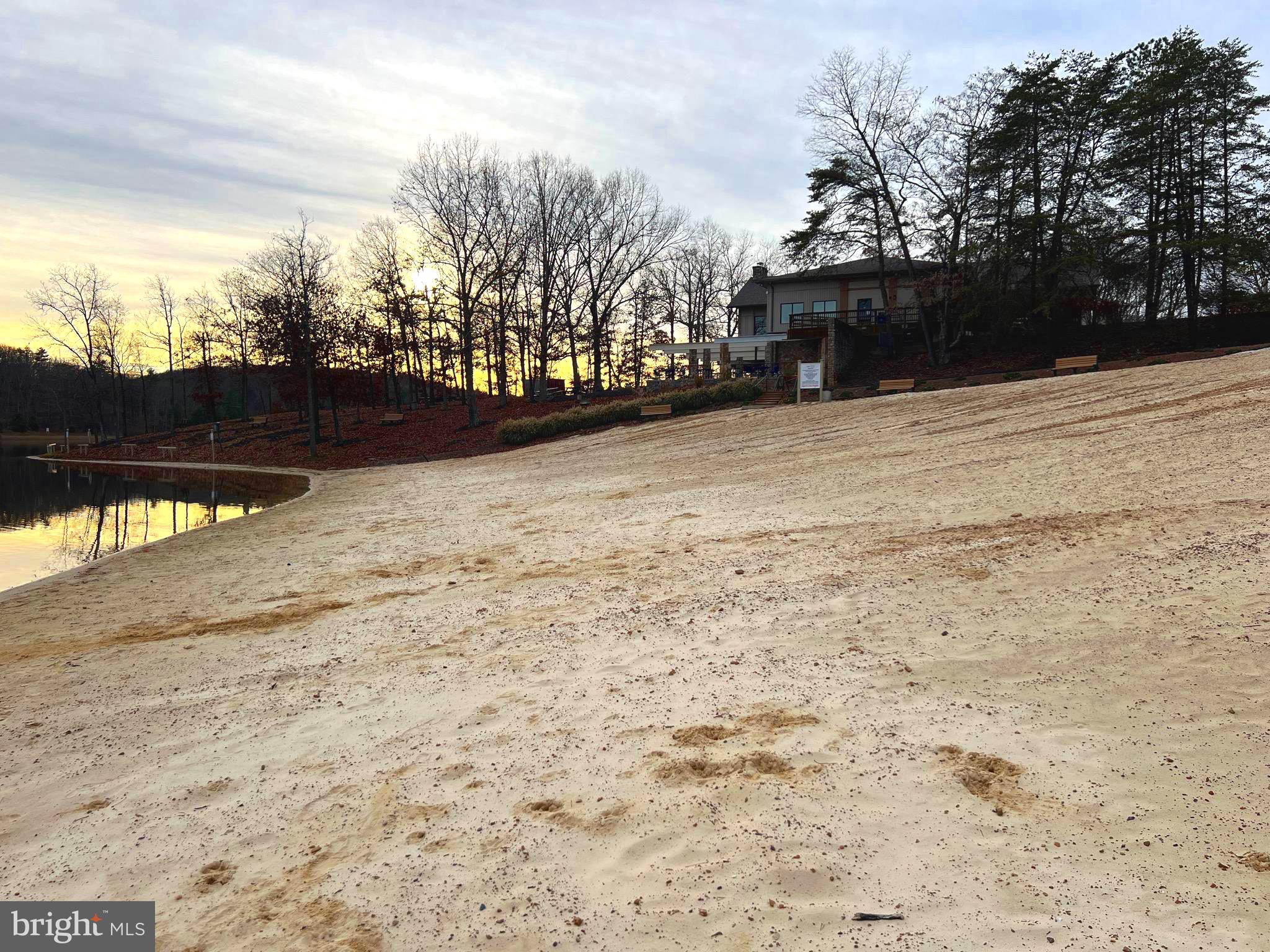 LAKE HOLIDAY ESTATES - Residential