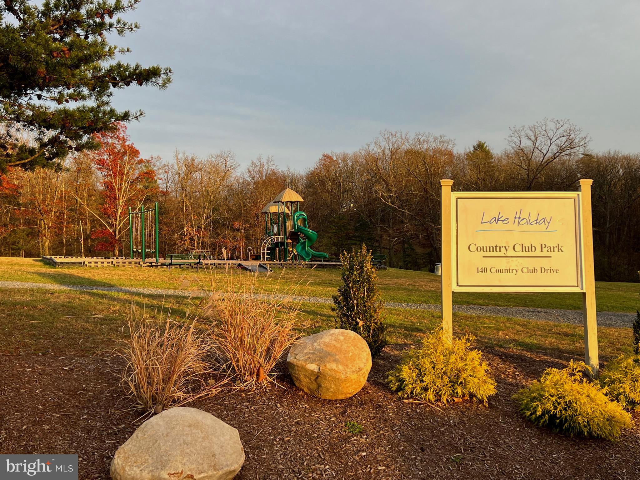 LAKE HOLIDAY ESTATES - Residential