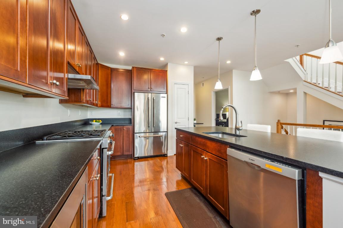 1418 N RHODES STREET B428