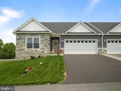 537 SHOOK COURT E GREENCASTLE PA 17225