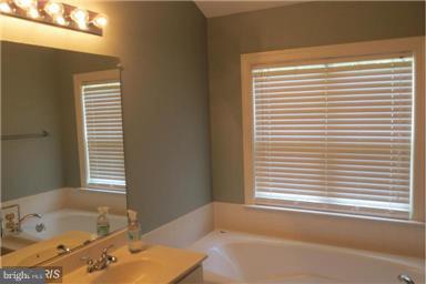 BLOOMS MILL - Residential Lease