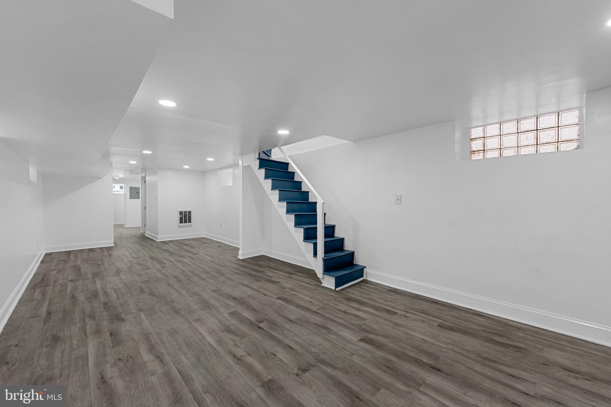 CRESCENTVILLE - Residential