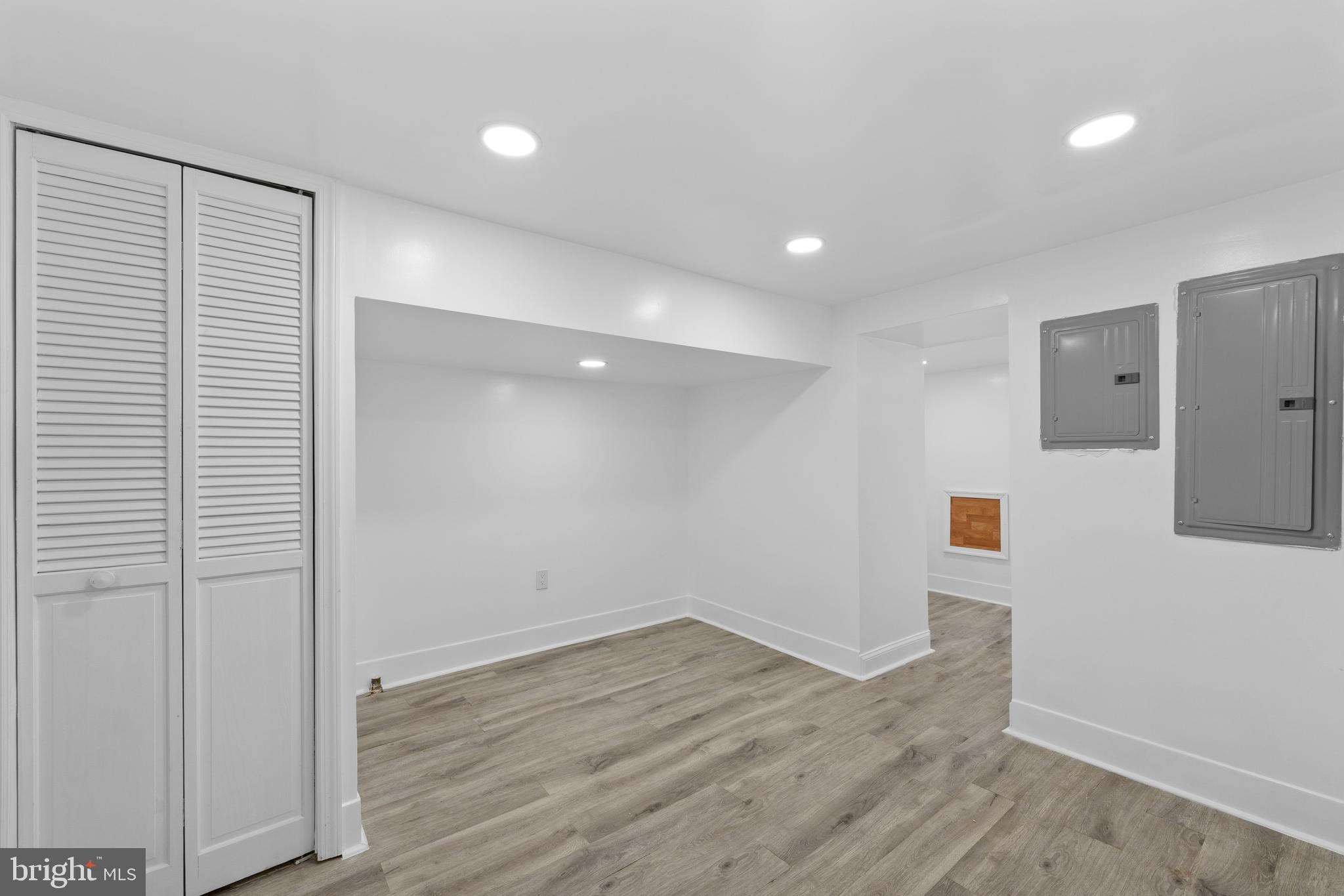 CRESCENTVILLE - Residential